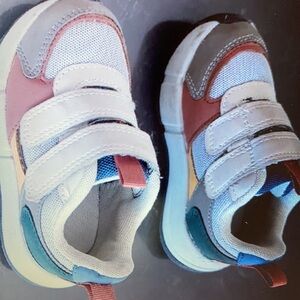 Velcro straps comfortable kid’s shoes